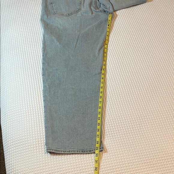 Old Navy High-Rise OG Loose Light Wash Denim Jeans - Picture 5 of 7